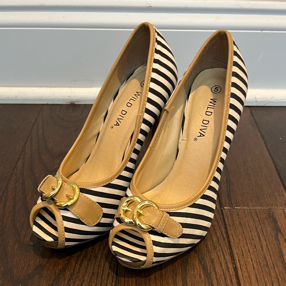WILD DIVA Pinstripe Heels - Size 5